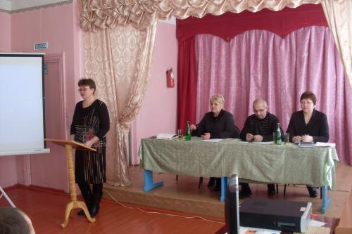 Фото с расширенного родительского собрания в МБОУ СОШ с.Шняево доклад завуча