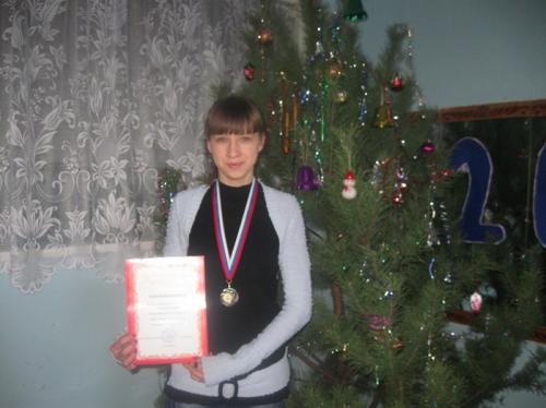 фото Ульяны  с медалью и грамотой Спартакиады
