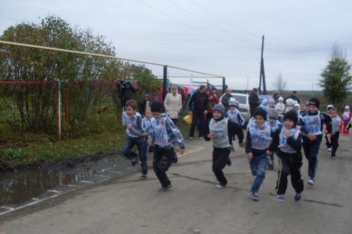 Фото Президентские состязания в МБОУ СОШ с.Шняево забег младших школьников