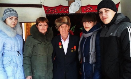фото встречи с ветераном Лисиным учащихся сош Шняево