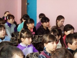 фото ученики СОШ Шняево смотрят фильм про ВОВ